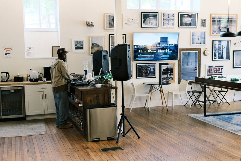 Slow Mornings at Terminus Hub, photograph 24 of 31